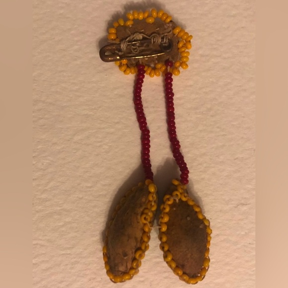 Vintage Handmade Native American Beaded Felt Indian Souvenir pin - Picture 2 of 3